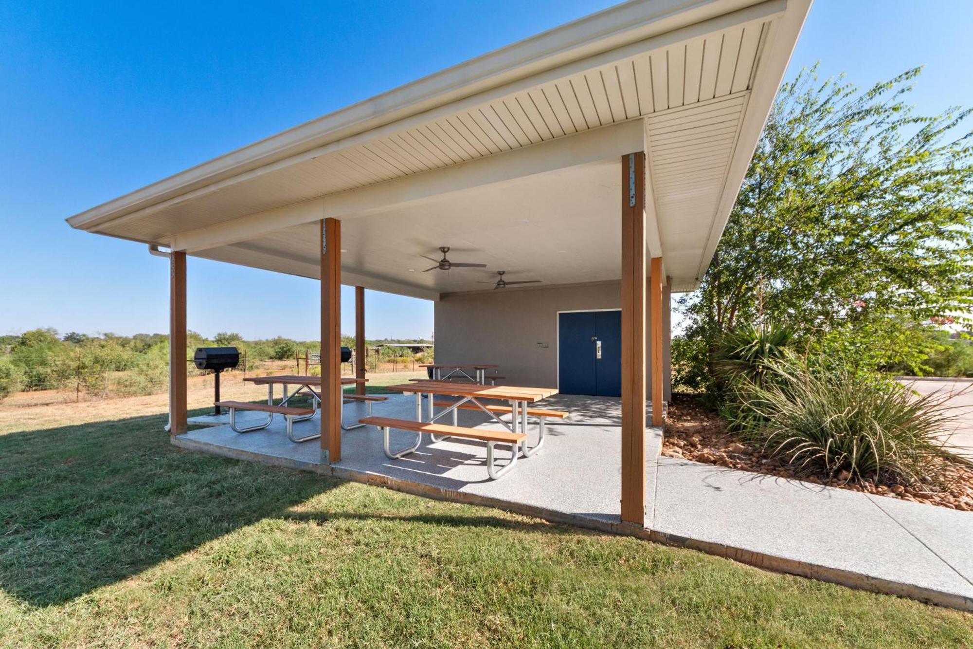 Risewell Kitchen Suites Pleasanton Exteriér fotografie