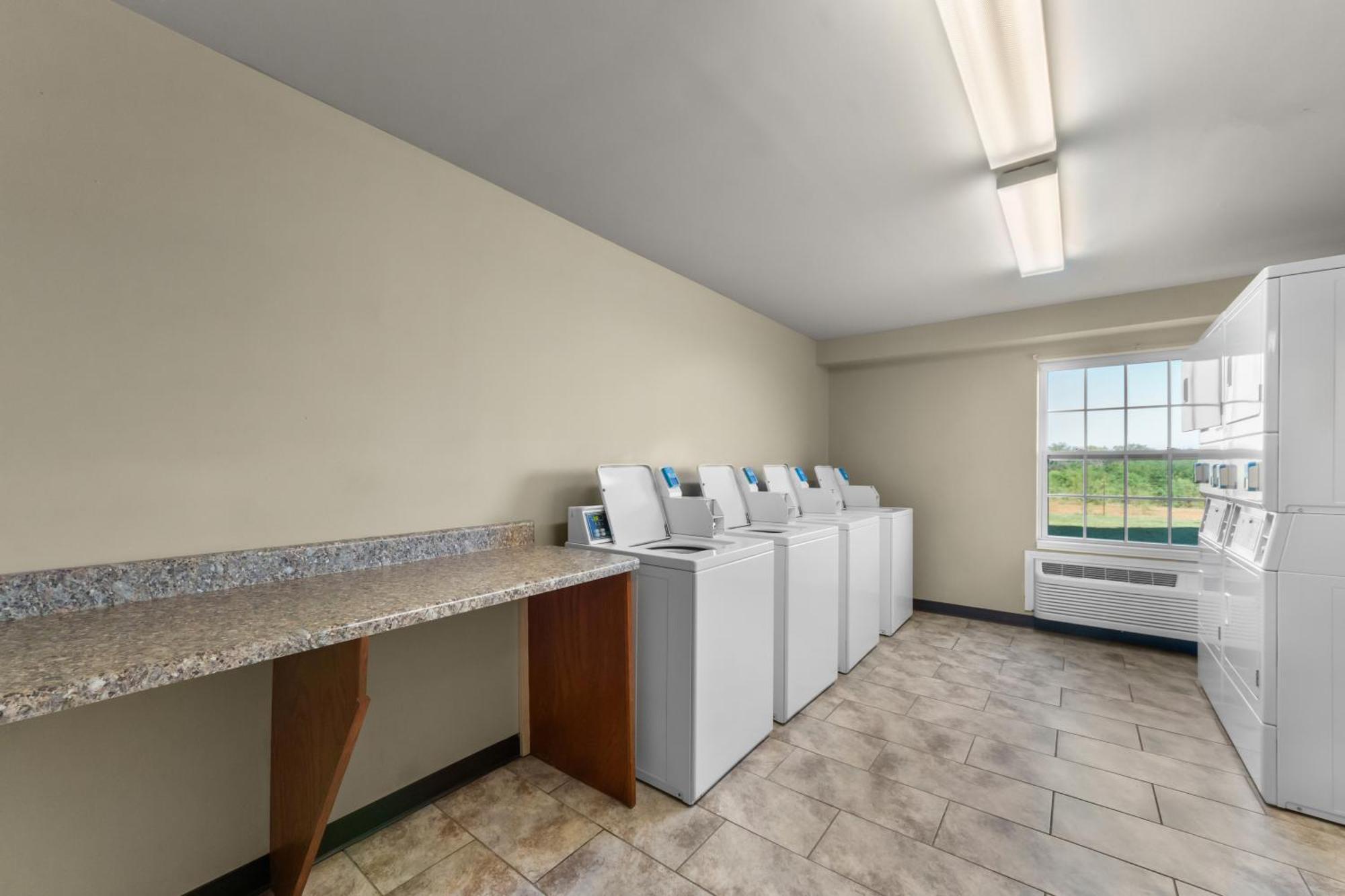 Risewell Kitchen Suites Pleasanton Exteriér fotografie
